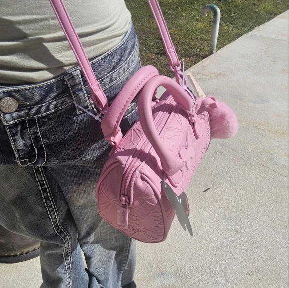 BETSEY JOHNSON PINK EMBOSSED BUTTERFLY BARREL CROSSBODY w/FLUFFY HEART TASSEL - Picture 4 of 10